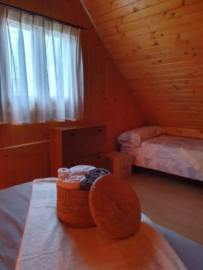 Cabana De Madera Especial Y Acogedora Cardenete Exterior photo